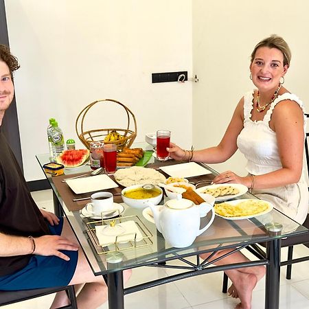 אנוראדפורה Emerald Home Stay מראה חיצוני תמונה
