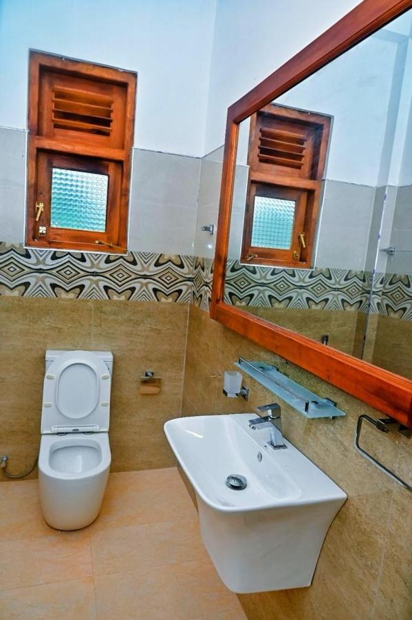 אנוראדפורה Emerald Home Stay מראה חיצוני תמונה