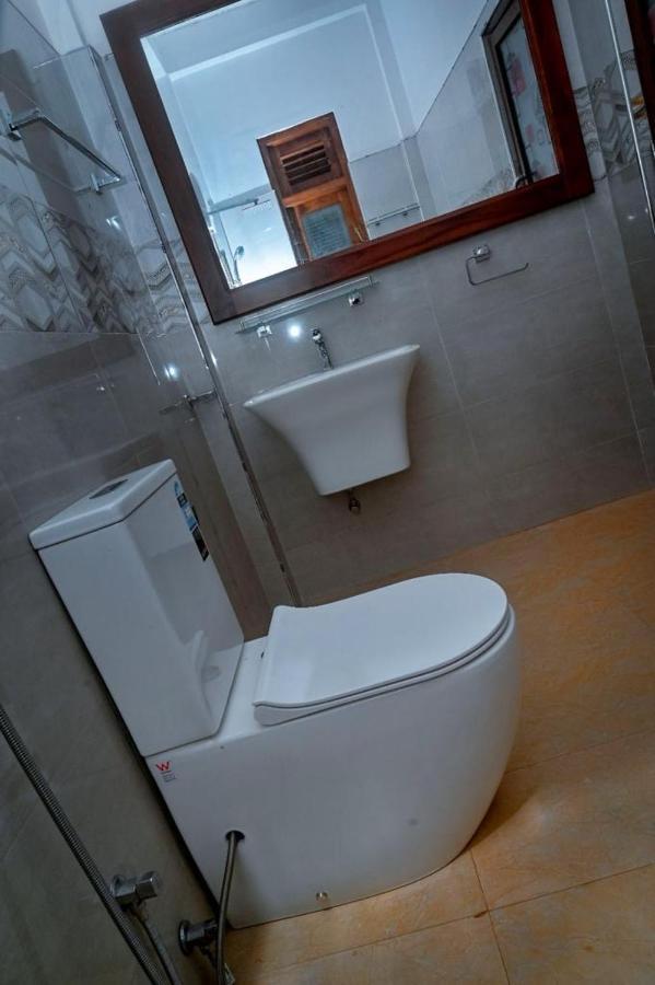 אנוראדפורה Emerald Home Stay מראה חיצוני תמונה