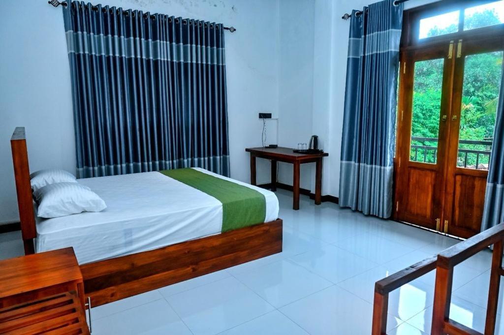 אנוראדפורה Emerald Home Stay מראה חיצוני תמונה