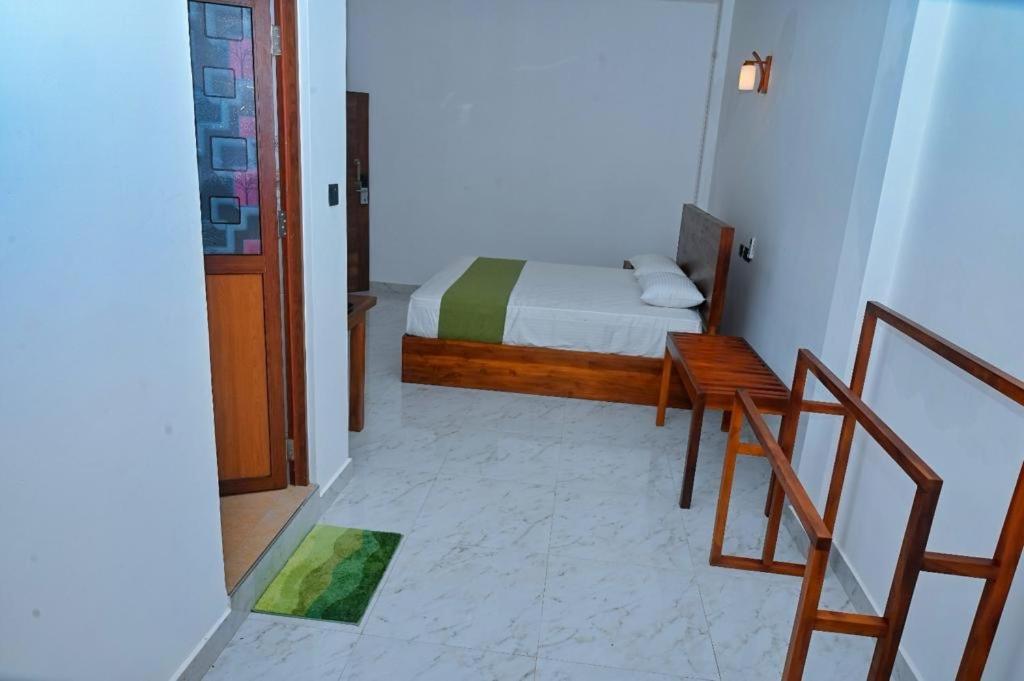 אנוראדפורה Emerald Home Stay מראה חיצוני תמונה