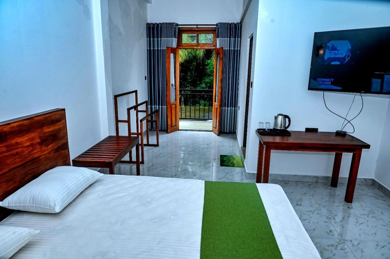 אנוראדפורה Emerald Home Stay מראה חיצוני תמונה