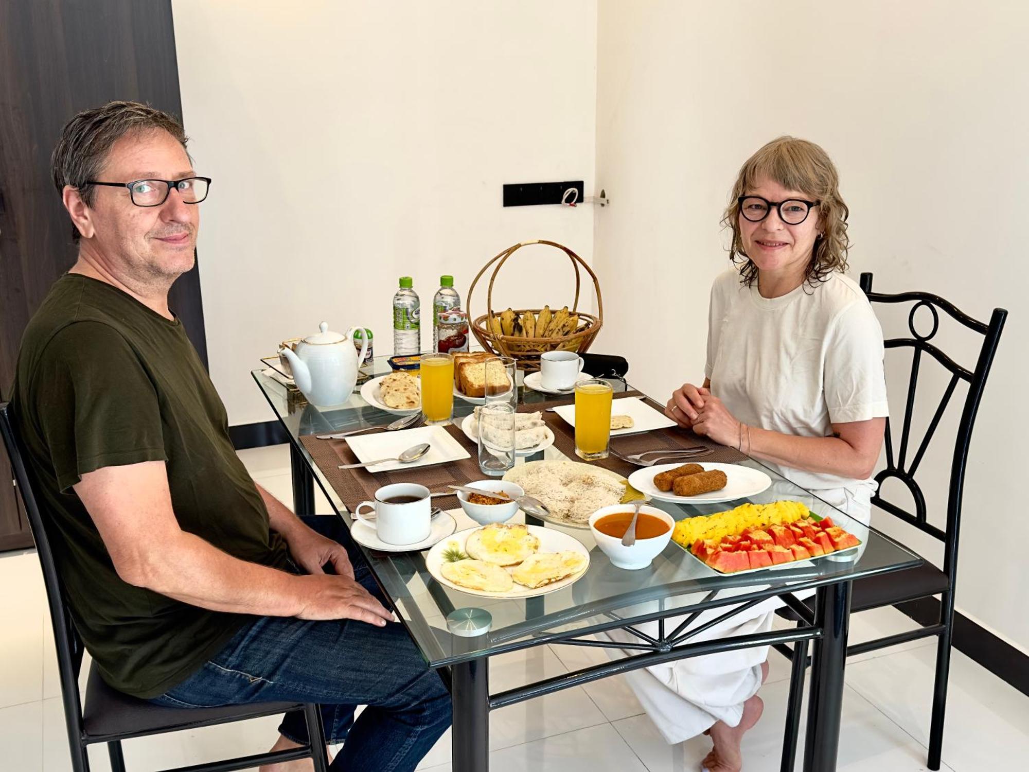 אנוראדפורה Emerald Home Stay מראה חיצוני תמונה