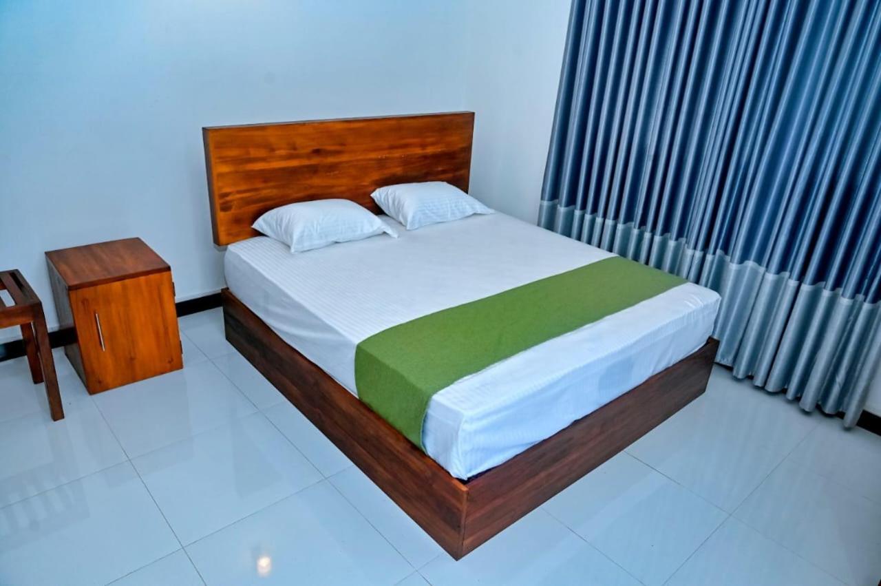 אנוראדפורה Emerald Home Stay מראה חיצוני תמונה